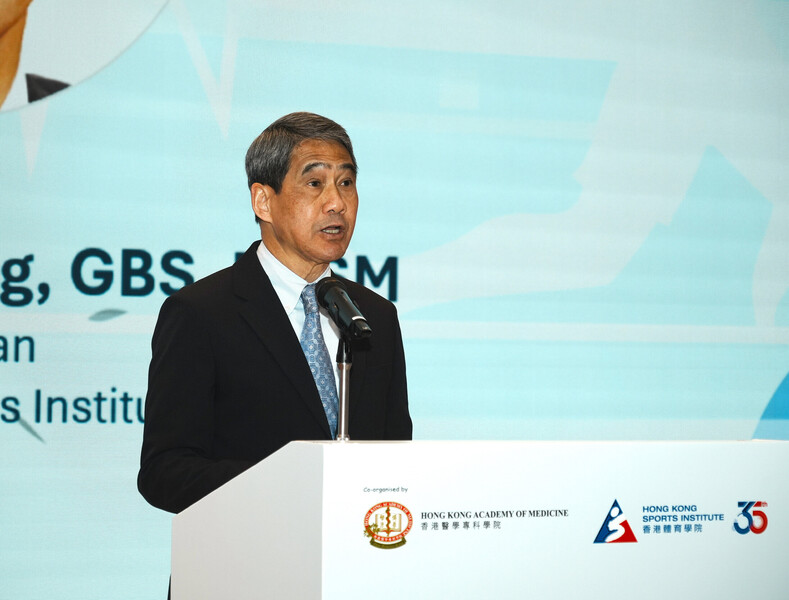 <p><strong>Mr Tang King-shing <span style="font-size:75%;">GBS PDSM</span></strong> expressed his hope to enhance athlete care and benefit the local sporting community through cross-disciplinary collaboration with the HKAM.</p>
